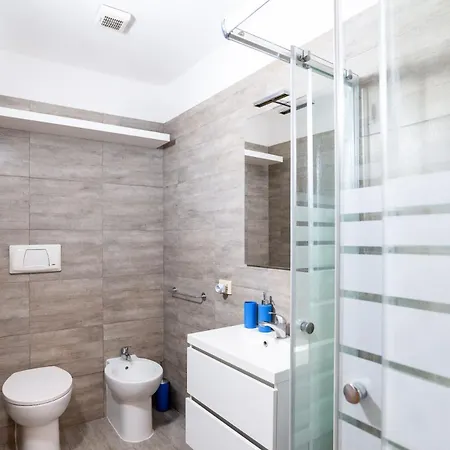 2bd Flat Near Cathedral